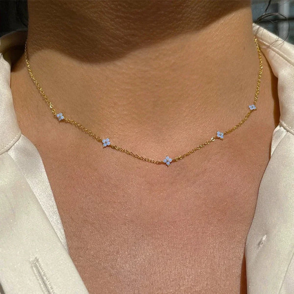 Collier Fleur Éclat Doré Minimaliste Élégant