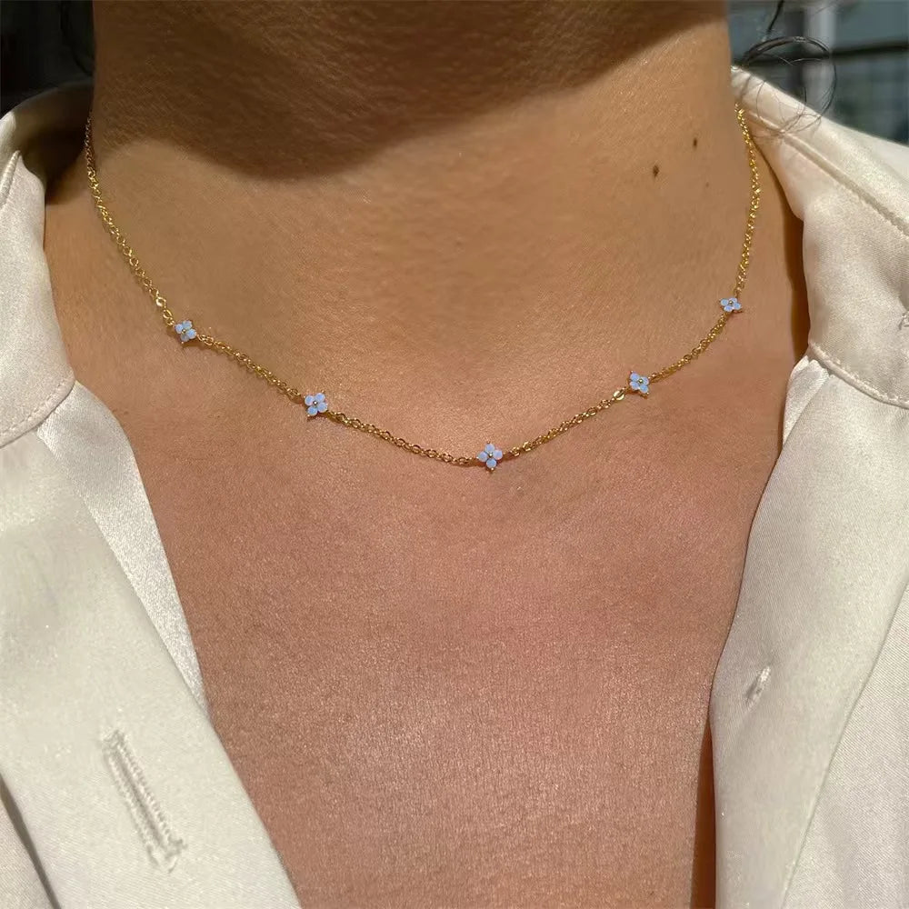 Collier Fleur Éclat Doré Minimaliste Élégant