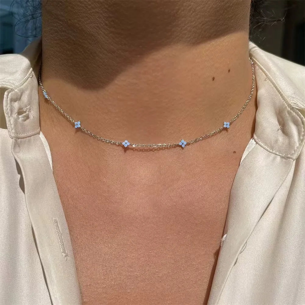 Collier Fleur Éclat Doré Minimaliste Élégant
